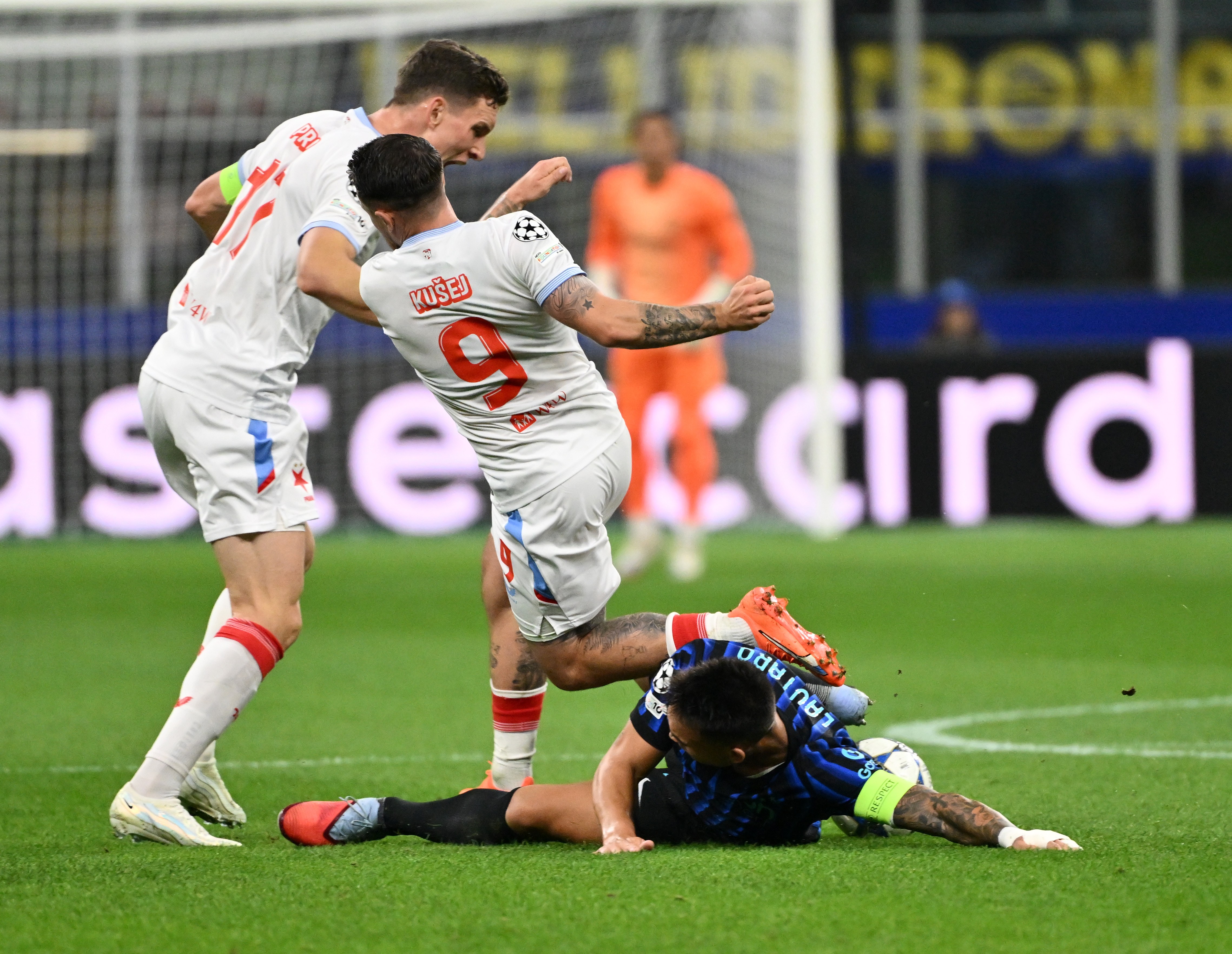 国际米兰意甲击败卡利亚里巴雷拉抽射得分 国际米兰意甲击败卡利亚里巴雷拉抽射得分